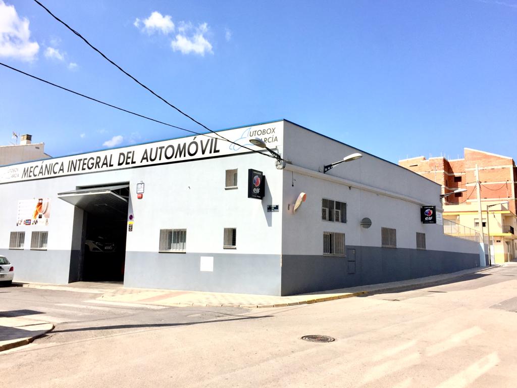 Fachada del taller Autobox García